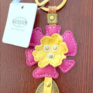 FOSSIL Leather Flower Keyfob Keychain Charm Vintage - new in box